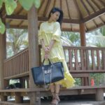 Erica Fernandes Instagram - Apni nazar mein acche raho , duniya ka toh nazariya hi alag hai Outfit by @pastelli_jaipur Footwear @__theperfectfitt__ Bag by @houseofkeisho