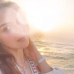 Esha Deol Instagram - Bliss 🤍 #weekendvibes #naturelover #sunsetlover #bliss #saturdayvibes #nofilter #gratitude ♥️🪬