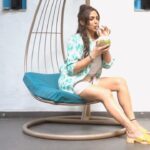 Esha Deol Instagram - I've truly been feelin' like summer thanks to Marks and Spencer's new #SummerCollection! The collection helps me #Rethink Linen for busy days out and about! So, which look is your fave? You can shop for it when you visit your nearest M&S store or online! 💓 #MandS #RethinkSummer #RethinkFashion @marksandspencerindia
