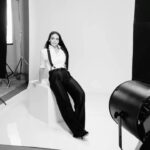 Esha Deol Instagram - June ki hawa main जादू hai 😎 #wednesdaywisdom #behindthescenes