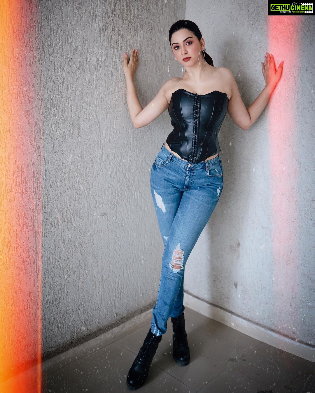Eshanya Maheshwari Instagram - A mess masterpiece π€π πΈ @portraitsbyvedant Denim by @lovegen_official #ootd #ootdfashion #esshanyamaheshwari #fashionblogger #styleblogger #fashionmodel #style #fashion #esshanya #poser #fashionista
