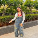 Eshanya Maheshwari Instagram - My money jigglesss and I wigglesss 😂😅🙈😉 Keeping up with the Trends 😉 #mymoneydontjigglejiggle #jigglejiggle #trendingreels #trends #esshanyamaheshwari #esshanya #fun #bts