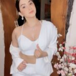 Eshanya Maheshwari Instagram - Swaying away in this white blazer and pants by @atticsalt___ 🤍 #ootd #white #fashion #style #fashionblogger #styleblogger #Esshanyamaheshwari #esshanya