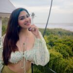 Eshanya Maheshwari Instagram – Hit me like a ray of sun 💘✨

#esshanyamaheshwari #esshanya #sunkissed #blooming #travel #travelootd #travelgram W GOA