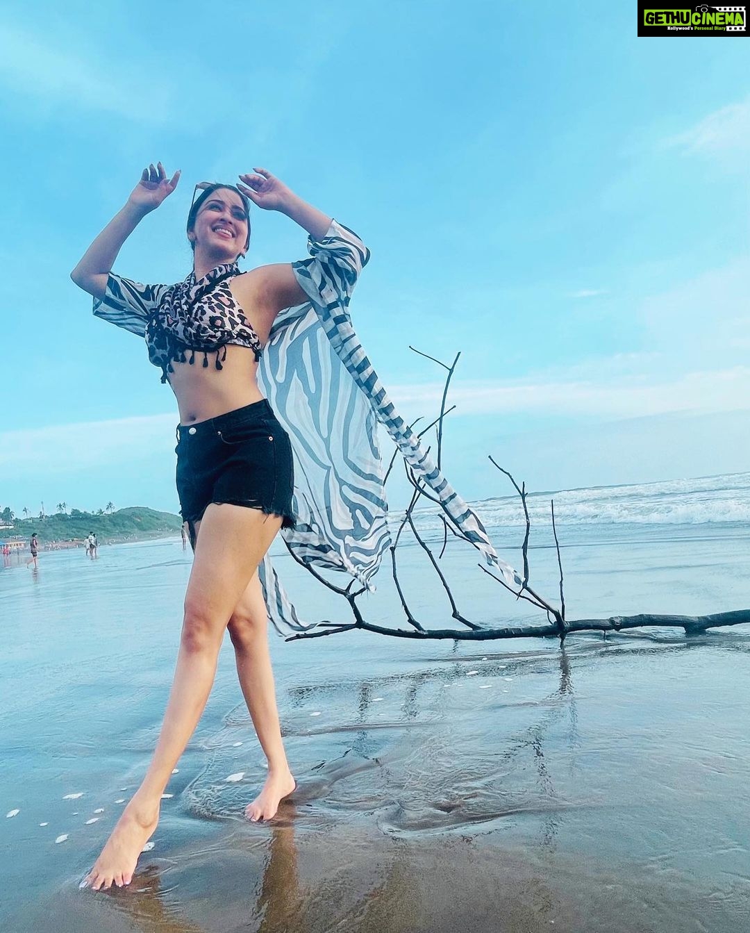 Eshanya Maheshwari Instagram - To another year of growing in strength, wisdom, grace and beauty 💖🧿 Happy Birthday to Me 💫✨💥 #blessed #happybirthdaytome #travel #esshanyamaheshwari #esshanya #travelblogger #travelgram #beach Vagator Beach