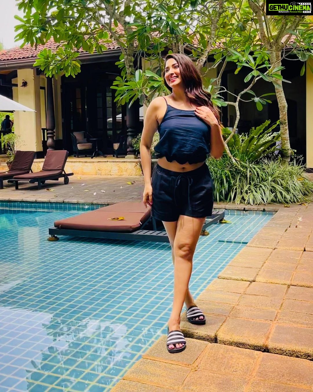 Eshanya Maheshwari Instagram - When you have to work, work with a smile ππ And I love working for @zigzag.lk #smile #happiness #travel #bts #shootmode #nature #ootd #srilanka #esshanyamaheshwari #esshanya Unawatuna Beach, Sri Lanka