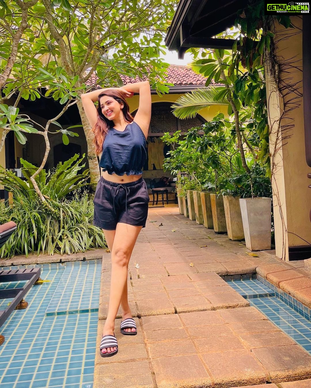 Eshanya Maheshwari Instagram - When you have to work, work with a smile ππ And I love working for @zigzag.lk #smile #happiness #travel #bts #shootmode #nature #ootd #srilanka #esshanyamaheshwari #esshanya Unawatuna Beach, Sri Lanka