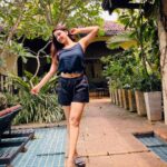 Eshanya Maheshwari Instagram - When you have to work, work with a smile 😃💖 And I love working for @zigzag.lk #smile #happiness #travel #bts #shootmode #nature #ootd #srilanka #esshanyamaheshwari #esshanya Unawatuna Beach, Sri Lanka
