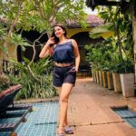 Eshanya Maheshwari Instagram – When you have to work, work with a smile 😃💖

And I love working for @zigzag.lk 

#smile #happiness #travel #bts #shootmode #nature #ootd #srilanka #esshanyamaheshwari #esshanya Unawatuna Beach, Sri Lanka