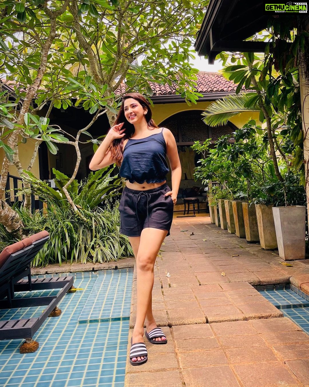 Eshanya Maheshwari Instagram - When you have to work, work with a smile ππ And I love working for @zigzag.lk #smile #happiness #travel #bts #shootmode #nature #ootd #srilanka #esshanyamaheshwari #esshanya Unawatuna Beach, Sri Lanka