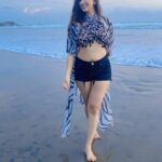 Eshanya Maheshwari Instagram - #happyworldmusicday Dear music , Thanks for always clearing my head, Healing my heart and lifting my spirit. 🎶✨ PS- sometimes all you need is good music and a walk along the beach 🏖 ✨🎶 Video credit - @bhavikamaheshwari10 #worldmusicday #music #therapy #songs #happiness #Esshanyamaheshwari #esshanya #musicandtravel