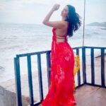 Eshanya Maheshwari Instagram - Be like the ocean. Breathtaking to look at, Strong enough to not be destroyed, And gentle enough so others find Comfort in your presence. 💖✨ #peace #view #esshanyamaheshwari #esshanya #travel #beach #ocean Anjuna Beach,Goa