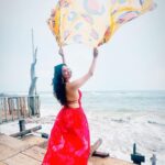 Eshanya Maheshwari Instagram - Be like the ocean. Breathtaking to look at, Strong enough to not be destroyed, And gentle enough so others find Comfort in your presence. 💖✨ #peace #view #esshanyamaheshwari #esshanya #travel #beach #ocean Anjuna Beach,Goa