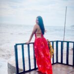 Eshanya Maheshwari Instagram - Be like the ocean. Breathtaking to look at, Strong enough to not be destroyed, And gentle enough so others find Comfort in your presence. 💖✨ #peace #view #esshanyamaheshwari #esshanya #travel #beach #ocean Anjuna Beach,Goa
