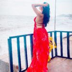 Eshanya Maheshwari Instagram - Be like the ocean. Breathtaking to look at, Strong enough to not be destroyed, And gentle enough so others find Comfort in your presence. 💖✨ #peace #view #esshanyamaheshwari #esshanya #travel #beach #ocean Anjuna Beach,Goa