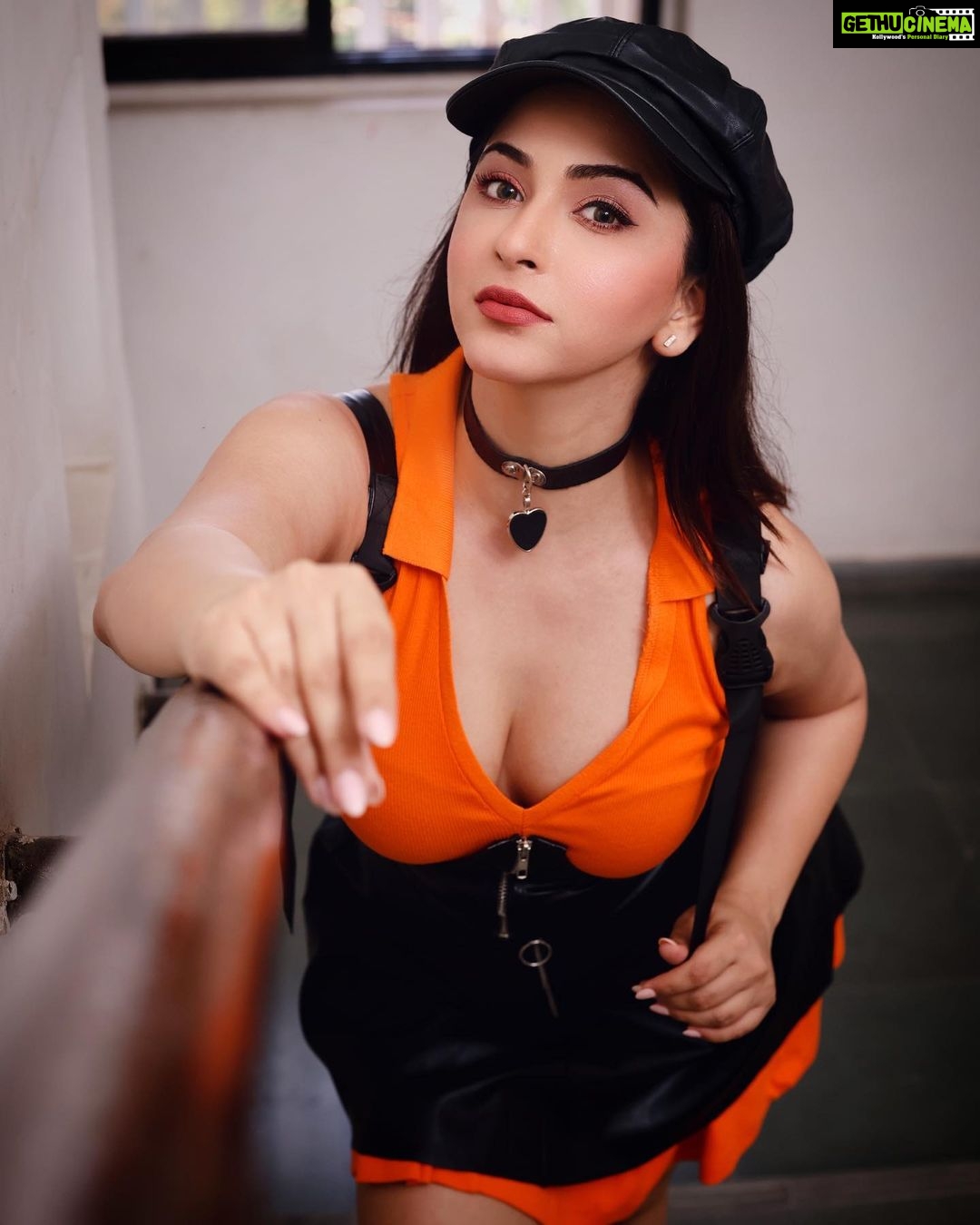 Eshanya Maheshwari Instagram - Feel your eyes they all over me π π€ πΈ- @portraitsbyvedant Styled by- @bhavikamaheshwari10 Assisted by @maheswariswati & @aayush._20 #ootd #pose #poser #sassy #esshanyamaheshwari #esshanya #teamesshanya #model #fashionmodel #fashionblogger #styleblogger #style