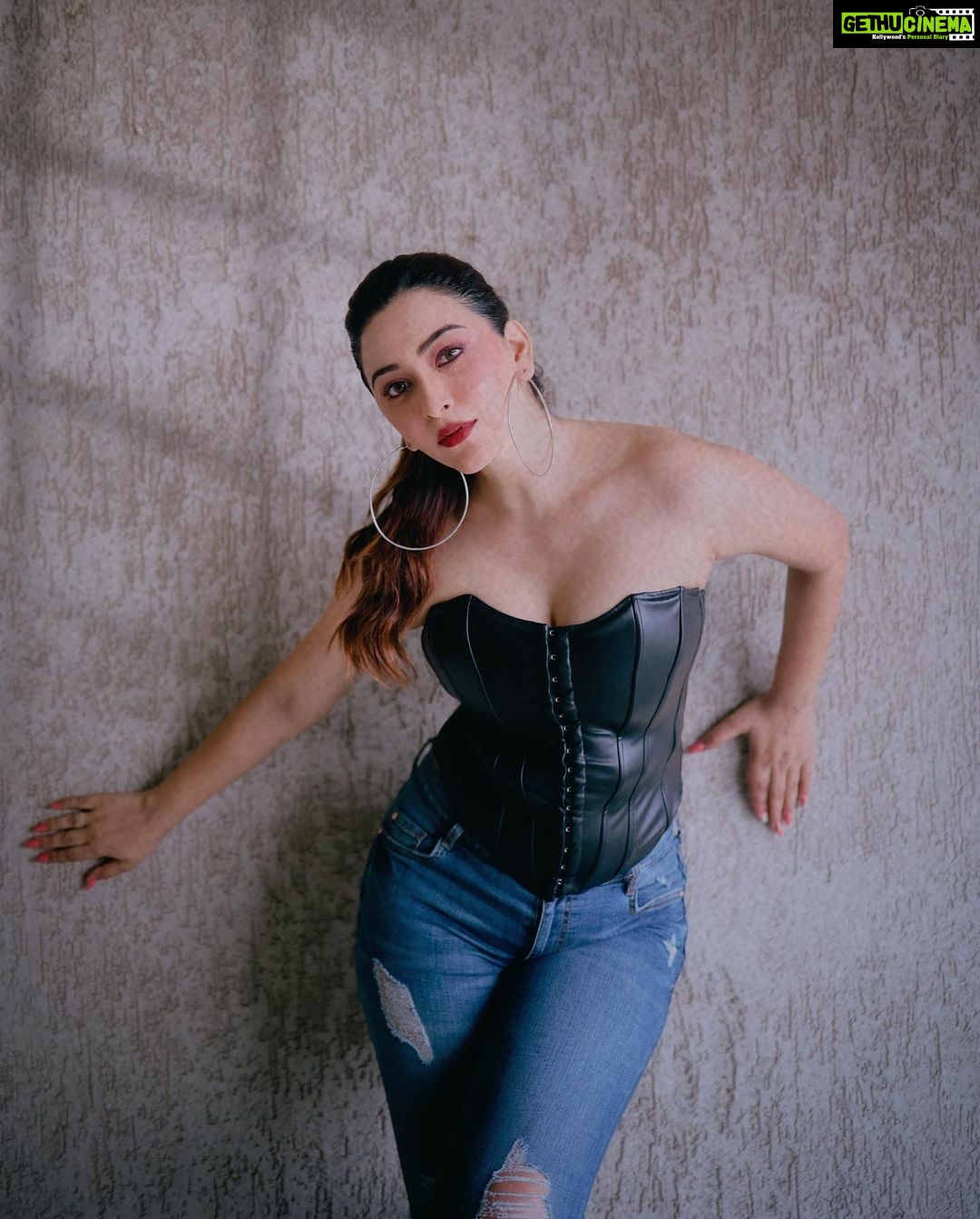 Eshanya Maheshwari Instagram - A mess masterpiece π€π πΈ @portraitsbyvedant Denim by @lovegen_official #ootd #ootdfashion #esshanyamaheshwari #fashionblogger #styleblogger #fashionmodel #style #fashion #esshanya #poser #fashionista