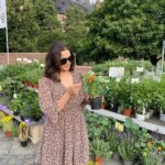 Evelyn Sharma Instagram - Always my favourite stall at the farmers market.. 🪴💐