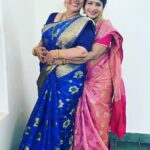 Fathima Babu Instagram - படத்துல இருக்கறது நான் தான். கட்டியிருக்கிற சேலை பக்கத்துல நிக்குற ரேகாவுது. அவ்ளோ சந்தோஷம் அவங்களுக்கு. Love you Rekha ❤️ Pc by @ibhavyashri #chippikulmuthu #chippikulmuthuserial #vijaytv #vijaytvserial
