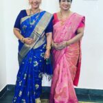 Fathima Babu Instagram - படத்துல இருக்கறது நான் தான். கட்டியிருக்கிற சேலை பக்கத்துல நிக்குற ரேகாவுது. அவ்ளோ சந்தோஷம் அவங்களுக்கு. Love you Rekha ❤️ Pc by @ibhavyashri #chippikulmuthu #chippikulmuthuserial #vijaytv #vijaytvserial