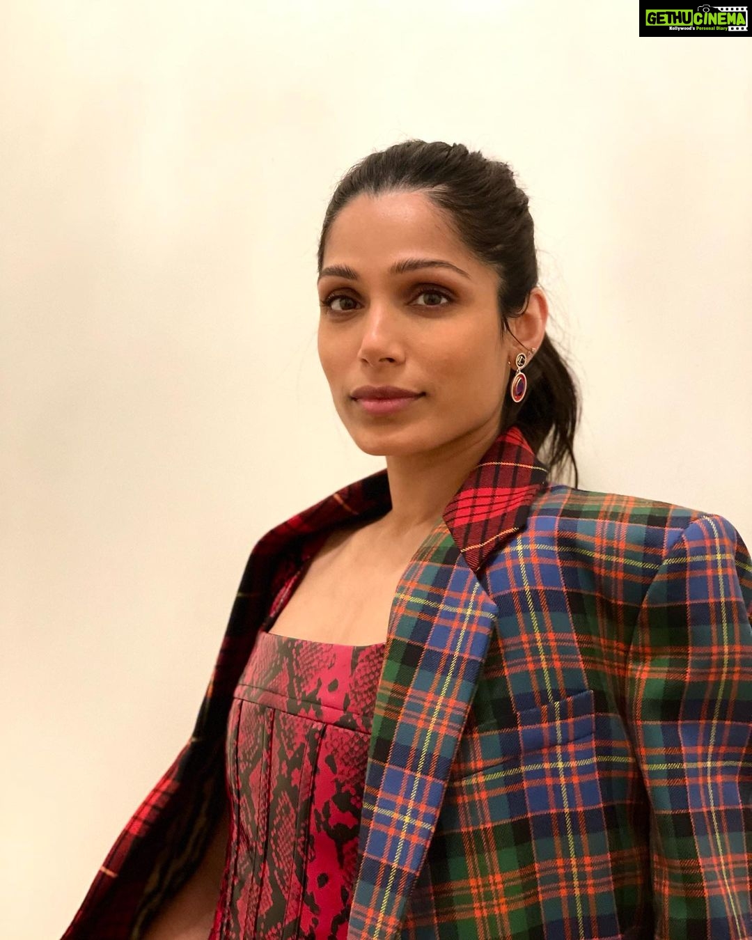 Freida Pinto Instagram - Day 2 done! 48 hrs till @mrmalcolmslist comes out…