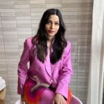 Freida Pinto Instagram - A bathtub moment for @mrmalcolmslist press thanks to @erinwalshstyle!