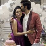 Ganesh Venkatraman Instagram - Idhu enga #privateparty dhan🥳🥳🕺💃 Birthday reel with #birthdaybaby ❤️😘😘 #happybirthday #birthday #birthdaycelebration #birthdaycake #birthdayparty #dancereels #reelitfeelit #birthdayreels #couple #couplegoals #instagood #instagram #nishaganesh #ganeshvenkatram