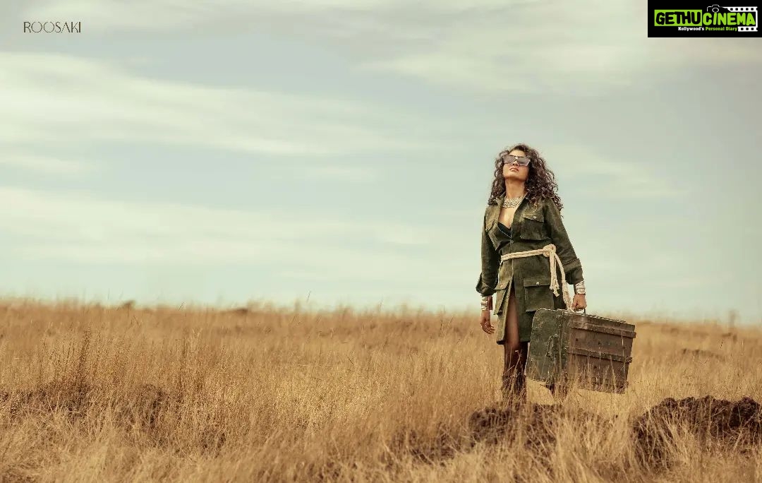 Gayathrie Instagram - NOMANSLAND by @___melwy_j___ Ft. @gayathrieshankar Stills: @linsonantony_ Stylist: @story_of_esther MUA & Hair: @martini_trucco @rehanaps27 Retouch: @sujithnairphotography Camera assistant: @bijoy_kodur_ Special thanks: @mithu_siva_ @slowbharath @leyoazeem @level_2_dreamer @maya_chellakutty #fasionstatement #fasionista #nomansland #gayathrieshankar #art #kaltrevolution