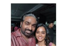 Gayathrie Instagram - 🔪 but first, let me take a selfie! 😛 . . When #Sandhanam met #gayathri . . . #behindthescenes #vikram #iykyk #killerselfie