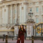Harshika Poonacha Instagram - When the Queen decides to slay outside the Buckingham palace 🙈🙈🙈💕 xoxo #london #diaries PC : @snabhi MUH : @jaspreetpanesar.artist ( Miss you sweetheart 🥰) Buckingham Palace, London