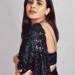 Hebah Patel Instagram - Up! Close! #theblackcoat