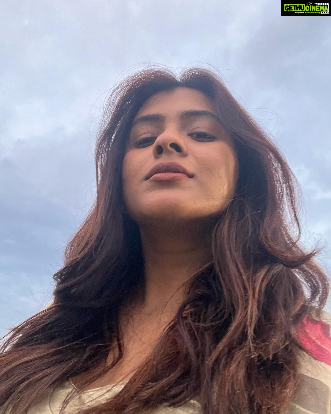 Hebah Patel Instagram - Lookin down on you!!! 🫀 Hyderabad