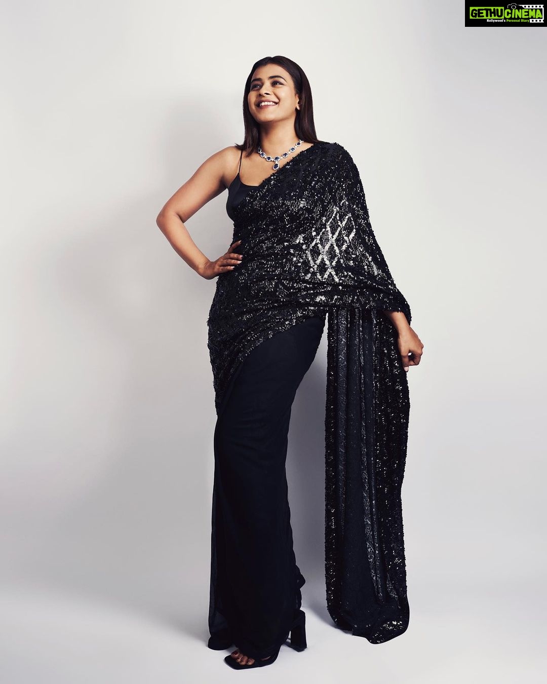 Hebah Patel Instagram - For the launch of #theblackcoat on zee5 👗: @adabymehar @kishandasjewellery @who_wore_what_when @d.shubham_j 💄: @gulzarrwalaani @styliciousbysam 📸: @kalyanyasaswi