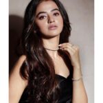 Helly Shah Instagram - Find the light in everything ✨🌟 Outfit @aarushi_av Accessories @aquamarine_jewellery MUA @shine_and_shadow_ Styled by @natashabothra Team @simstyles20 @teamnatashabothra Photography @ajaypatilphotography