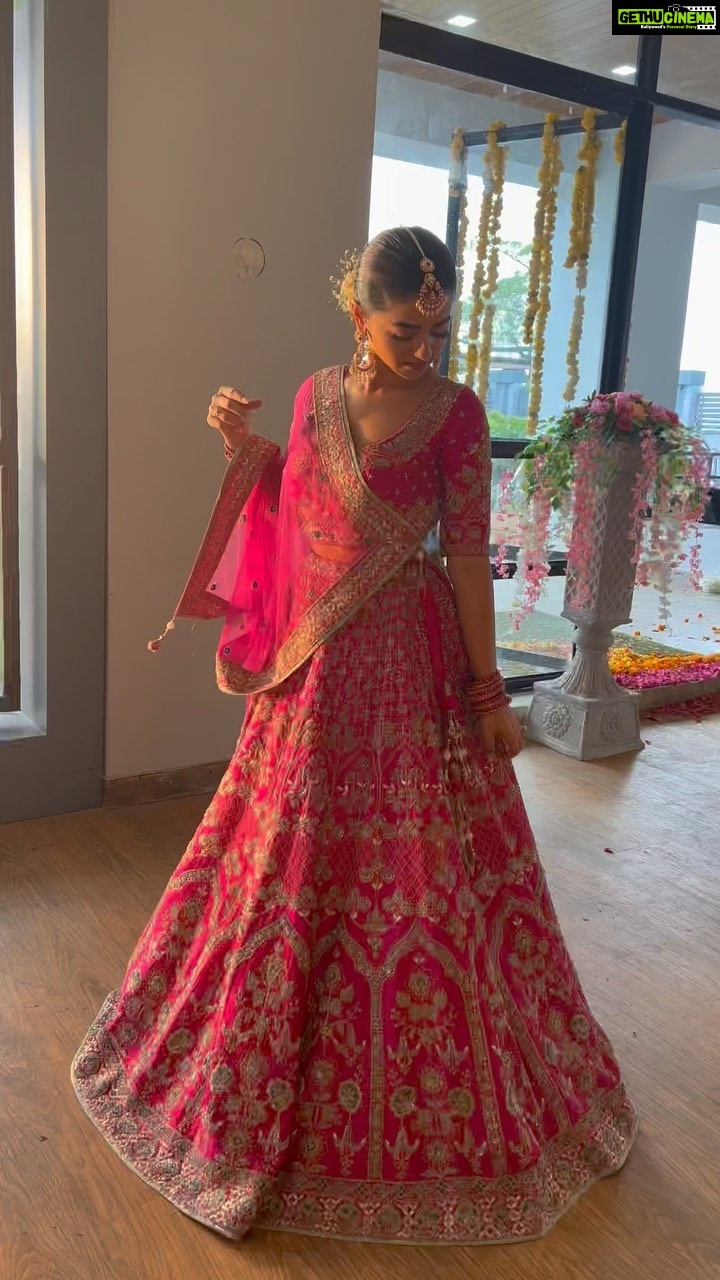 Helly Shah - 223.7K Likes - ✨🌸