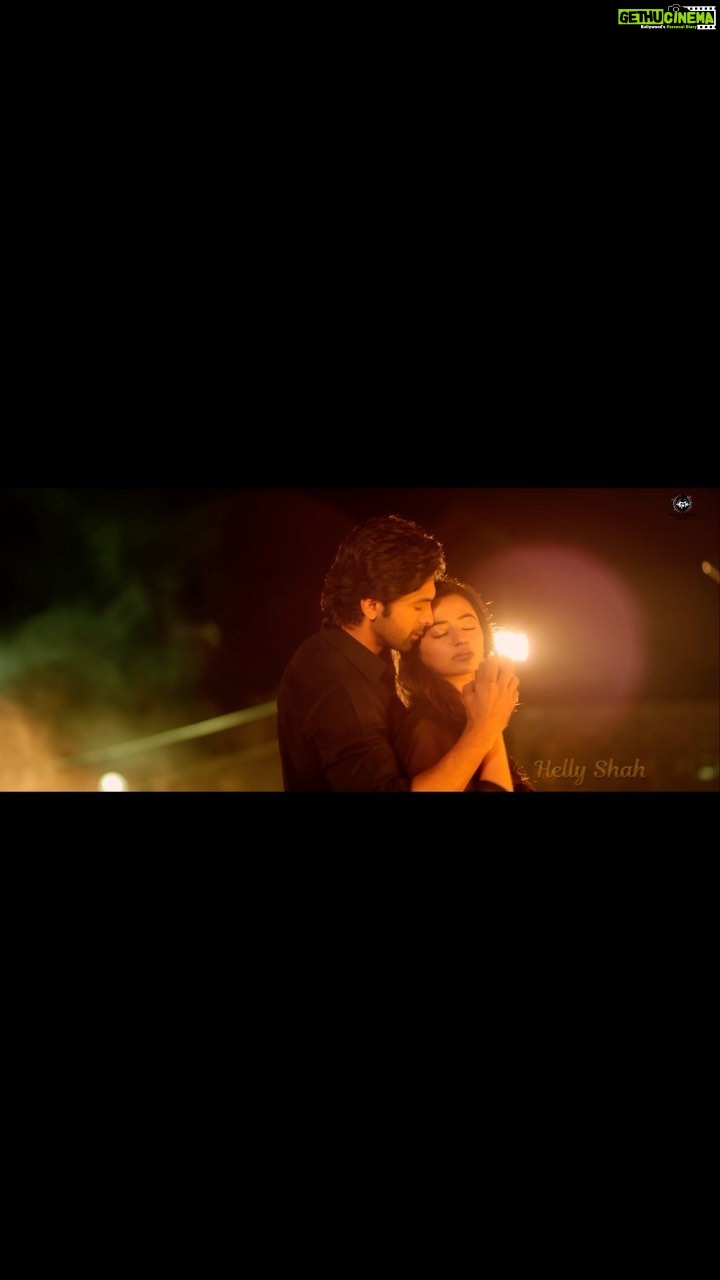 Helly Shah Instagram - Duniya yeh kaisi duniya hai humko na mohabbat karne de... Here's presenting the teaser of #HumkoNaMohabbatKarneDe only on Panorama Music. Releasing on 1st July at 11 am @hellyshahofficial @taahashah @saaj__bhatt @gulsaxena @rahatkazmi @darbaryasin @shabbir_ahmed9 @panoramamusic #PanoramaMusic #hellyshah #tahashahbadussha #TeaserOut