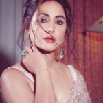 Hina Khan Instagram – To the love of saree..
#TimelessClassic 🌸

Saree by @shyamalbhumika
Jewels by @razwada.jewels
Heels by @eridani.in 
Styled by @sayali_vidya 
MUAH @sachinmakeupartist1 @arbazshaikh6210 
📸 @visualaffairs_va