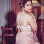 Hina Khan Instagram – To the love of saree..
#TimelessClassic 🌸
Saree by @shyamalbhumika
Jewels by @razwada.jewels
Heels by @eridani.in
Styled by @sayali_vidya
MUAH @sachinmakeupartist1 @arbazshaikh6210
📸 @visualaffairs_va