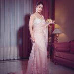 Hina Khan Instagram – To the love of saree..
#TimelessClassic 🌸

Saree by @shyamalbhumika
Jewels by @razwada.jewels
Heels by @eridani.in 
Styled by @sayali_vidya 
MUAH @sachinmakeupartist1 @arbazshaikh6210 
📸 @visualaffairs_va