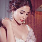 Hina Khan Instagram – To the love of saree..
#TimelessClassic 🌸

Saree by @shyamalbhumika
Jewels by @razwada.jewels
Heels by @eridani.in 
Styled by @sayali_vidya 
MUAH @sachinmakeupartist1 @arbazshaikh6210 
📸 @visualaffairs_va