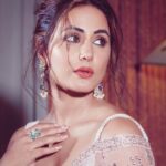 Hina Khan Instagram - To the love of saree.. #TimelessClassic 🌸 Saree by @shyamalbhumika Jewels by @razwada.jewels Heels by @eridani.in Styled by @sayali_vidya MUAH @sachinmakeupartist1 @arbazshaikh6210 📸 @visualaffairs_va