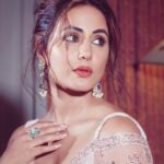 Hina Khan Instagram – To the love of saree..
#TimelessClassic 🌸
Saree by @shyamalbhumika
Jewels by @razwada.jewels
Heels by @eridani.in
Styled by @sayali_vidya
MUAH @sachinmakeupartist1 @arbazshaikh6210
📸 @visualaffairs_va