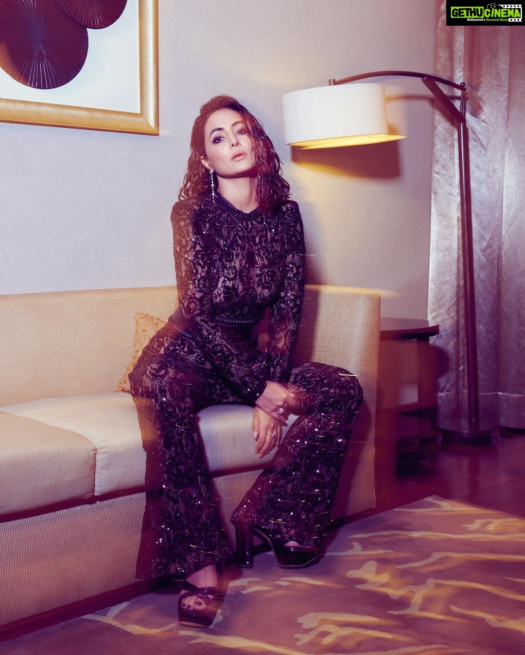 Hina Khan Instagram - 🖤 Outfit by @nadinemerabi Jewels by @tuula.jewellery @minerali_store @curiocottagejewelry Heels @londonrag_in Styled by @sayali_vidya MUAH @sachinmakeupartist1 @arbazshaikh6210 📸 @visualaffairs_va