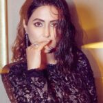 Hina Khan Instagram – 🖤

Outfit by @nadinemerabi
Jewels by 
@tuula.jewellery  @minerali_store @curiocottagejewelry 
Heels @londonrag_in 
Styled by @sayali_vidya
MUAH @sachinmakeupartist1 @arbazshaikh6210 
📸 @visualaffairs_va