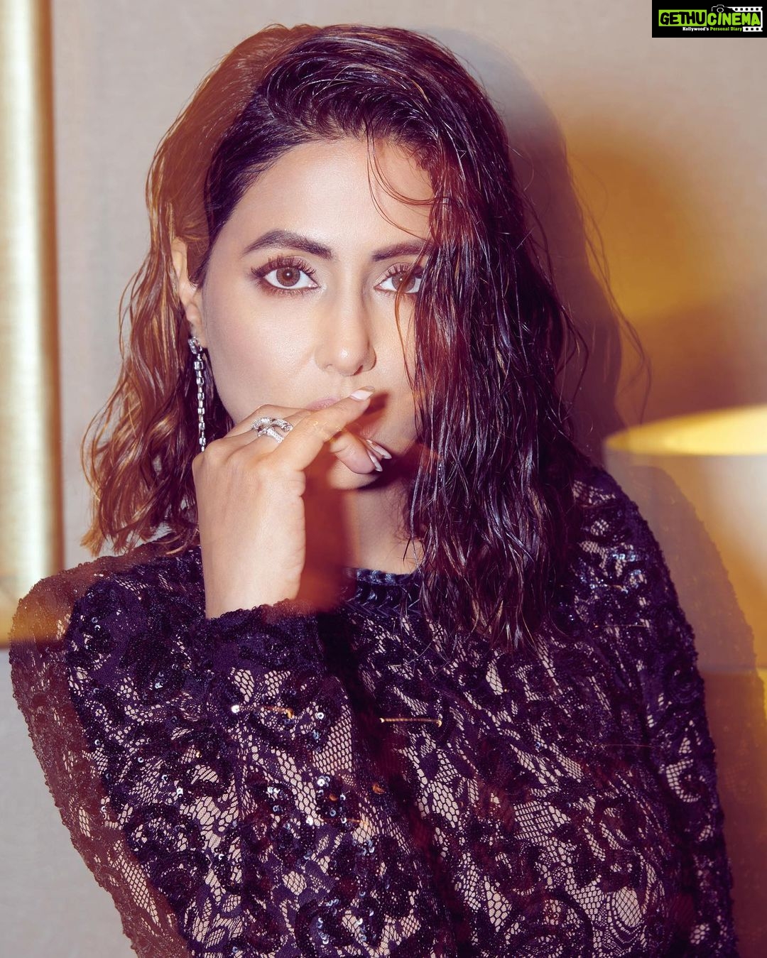 Hina Khan Instagram - 🖤 Outfit by @nadinemerabi Jewels by @tuula.jewellery @minerali_store @curiocottagejewelry Heels @londonrag_in Styled by @sayali_vidya MUAH @sachinmakeupartist1 @arbazshaikh6210 📸 @visualaffairs_va