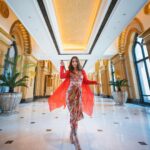 Hina Khan Instagram - Experienced the life of royals at this enchanting @emiratespalace Thank you @visitabudhabi for hosting me and making this trip so welcoming and warm.. @emiratespalace your hospitality precedes you❤️ #HKInAbuDhabi #EmiratesPalace #SummerInAbuDhabi @visitabudhabi . . . . Outfit @reik.studio Jewels @karishma.joolry Footwear @londonrag_in Glam @radiant.salon Emirates Palace