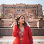 Hina Khan Instagram - Experienced the life of royals at this enchanting @emiratespalace Thank you @visitabudhabi for hosting me and making this trip so welcoming and warm.. @emiratespalace your hospitality precedes you❤️ #HKInAbuDhabi #EmiratesPalace #SummerInAbuDhabi @visitabudhabi . . . . Outfit @reik.studio Jewels @karishma.joolry Footwear @londonrag_in Glam @radiant.salon Emirates Palace