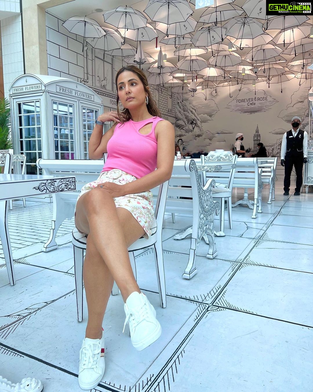 Hina Khan Instagram - Sending Love, wherever it is needed! πΈβ€οΈπΈ #HKInAbuDhabi . . . . . . π @forevernew_india π @londonrag_in