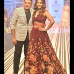 Hina Khan Instagram - The love, the energy, the crowd and the vibe..Oh My God, I can still hear you guys cheering for me..You all were Rockstars..Your love for me is immeasurable.. What a spectacular show.. Thank you Ahmedabad for making this walk so memorable.. @timesfashionweek for @asopalav , thank you guys for having me.. Your new bridal collection is simply Fab.. Best Wishes and love ❤️ #AhmedabadTimesFashionWeek #showstopper