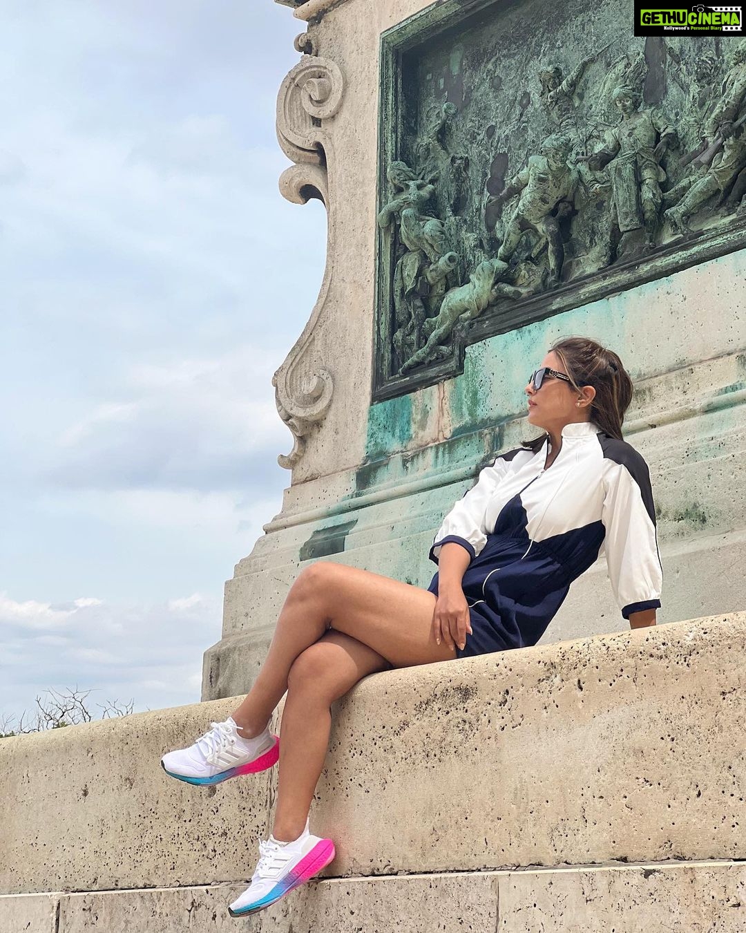 Hina Khan Instagram - Things end but memories last forever.. A day from my trip to Budapest..